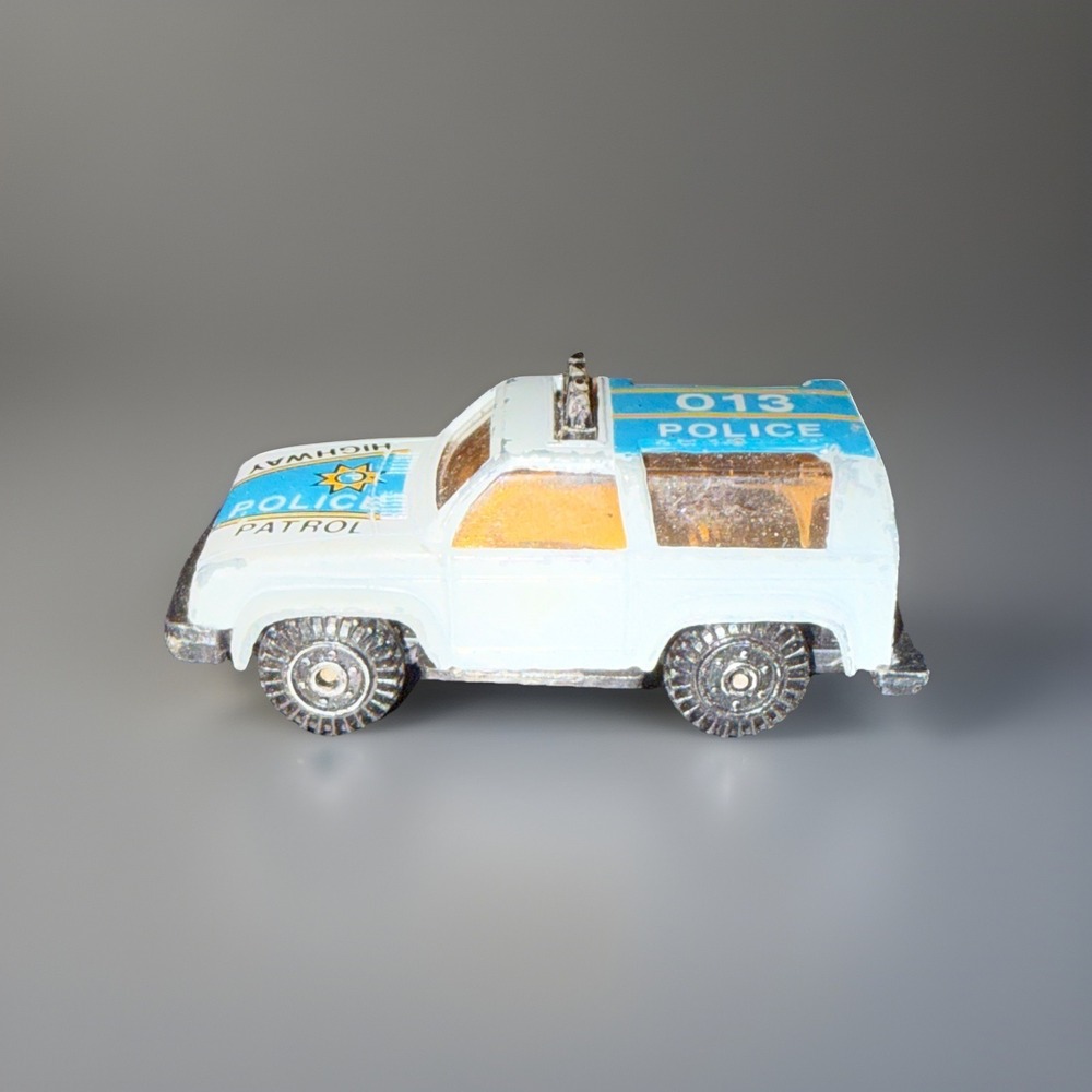 Pioneer Down Town Patrol Ford‎ Bronco II Diecast Police SUV 1:64